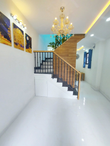 Nhà phố Quận Bình Thạnh Nhà phố thiết kế 1 trệt, 1 lầu đúc kỹ lưỡng, khu nhà lâu cao tầng xung quanh.