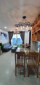 Căn hộ River Panorama, Quận 7 Căn hộ River Panorama tầng 32 ban công hướng Nam thoáng mát.