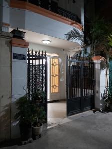 Mặt tiền nhà phố đường Huỳnh Tấn Phát, Quận 7 Nhà phố hướng Tây Bắc diện tích 4mx16m, hẻm xe hơi.