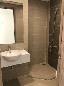 WC VINHOMES GRAND PARK QUẬN 9  Căn hộ Vinhomes Grand Park ban công hướng Tây Bắc thoáng mát.