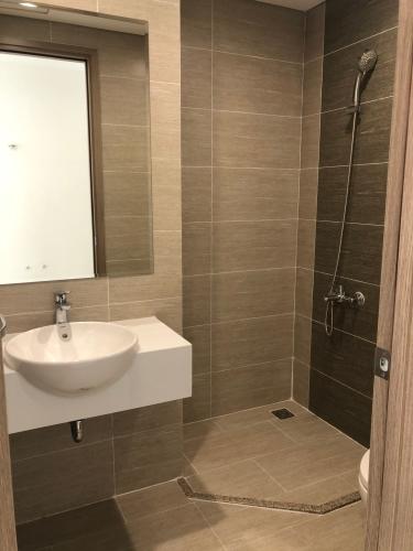 WC VINHOMES GRAND PARK QUẬN 9  Căn hộ Vinhomes Grand Park ban công hướng Tây Bắc thoáng mát.