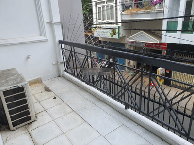 Nhà phố Quận Tân Bình Nhà phố thiết kế 1 trệt, 2 lầu và sân thượng, có sổ hồng riêng.
