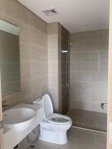 Toilet Vinhomes Grand Park Quận 9 Căn hộ tầng cao Vinhomes Grand Park đón phía nội khu.