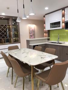 Phòng bếp  căn hộ Saigon South Residence Căn hộ thô tầng cao Saigon South Residence, view nội khu.