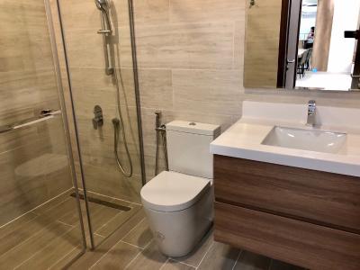 nhà vệ sinh căn hộ Riviera Point Căn hộ Riviera Point tầng 35, view thành phố thông thoáng.