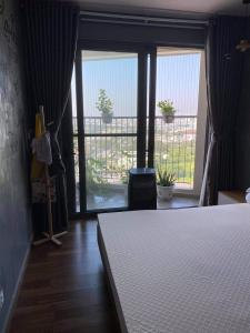 Phòng ngủ căn hộ The Pegasuite 2, Quận 8 Căn hộ tầng 21 The Pegasuite 2 hướng Tây Bắc, nội thất cơ bản.