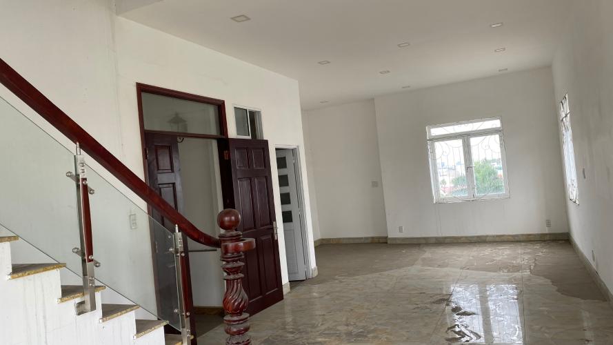 phòng ngủ  Nhà phố hướng Đông Nam mặt tiền, diện tích sử dụng 432m2.