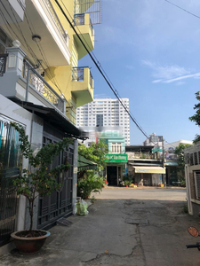 Đường trước mặt bằng kinh doanh Quận Tân Phú Nhà phố thiết kế 3 tầng đúc chắc chắn, bàn giao không có nội thất.