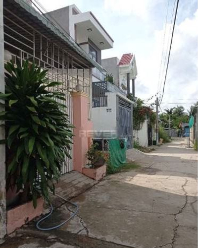 Đường trước đất nền Quận 9 Đất nền dự án Châu Long diện tích 65m2, hướng Tây Nam thoáng mát.