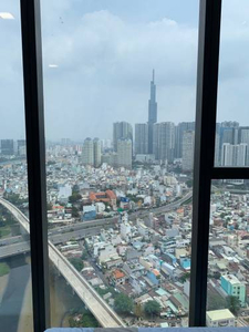 View căn hộ Vinhomes Golden River, Quận 1 Căn hộ Vinhomes Golden River tầng 21 có 1 phòng ngủ, nội thất cơ bản.