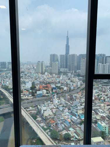 View căn hộ Vinhomes Golden River, Quận 1 Căn hộ Vinhomes Golden River tầng 21 có 1 phòng ngủ, nội thất cơ bản.