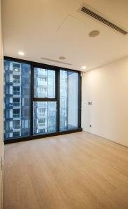 Phòng ngủ Vinhomes Golden River, Quận 1 Officetel Vinhomes Golden River tầng 10 diện tích 77.6m2, không nội thất.