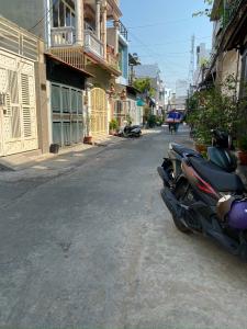 Nhà phố Quận Tân Bình Nhà phố hẻm xe hơi đường Phan Huy Ích, kết cấu đúc 1 trệt 4 tầng kiên cố.