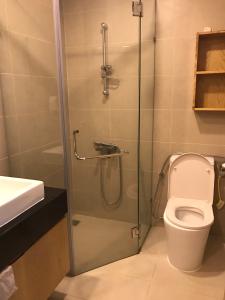 Toilet Galaxy 9, Quận 4 Căn hộ Galaxy 9 tầng trung, ban công hướng Tây Nam.