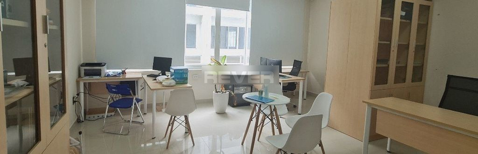 Văn phòng Quận 2 Văn phòng diện tích 50m2 vuông đẹp, bàn giao nội thất văn phòng cơ bản.