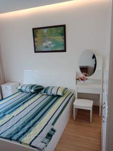 phòng ngủ căn hộ New City Thủ Thiêm quận 2 Căn hộ tầng 12 New City Thủ Thiêm nội thất đầy đủ, view sông mát mẻ