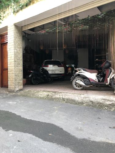 Sân trước nhà phố Phan Huy Ích, Gò Vấp Nhà phố hướng Tây Bắc, có dãy 12 phòng trọ, hẻm xe hơi. 