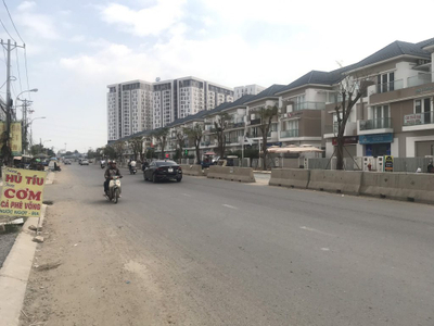 Đường trước văn phòng Quận 9 Văn phòng diện tích 90m2, mặt tiền đường Liên Phường rộng 30m.