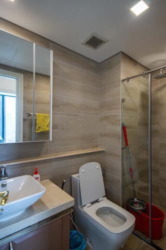 Căn hộ Vinhomes Golden River, Quận 1 Căn hộ Vinhomes Golden River tầng 8 diện tích 70m2, không gian thoáng đãng.