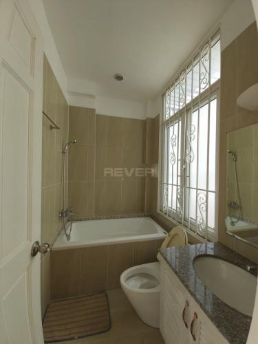  Nhà phố kết cấu 1 trệt 3 lầu, hẻm xe hơi rộng rãi khu dân cư đông đúc.