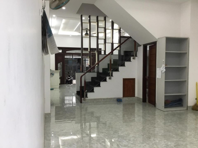 Nhà phố Huyện Nhà Bè Nhà phố diện tích 100m2 có sân trước và sau thoáng mát, không nội thất.