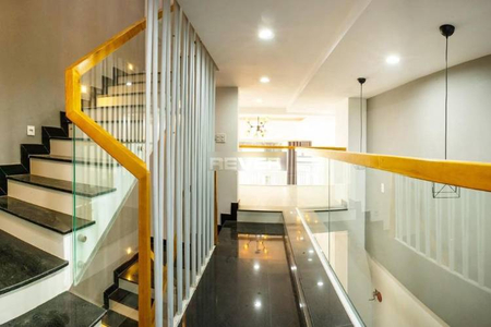 Nhà phố Quận Thủ Đức Nhà phố cách đường Quốc Lộ 13 chỉ 100m, cửa hướng Đông Bắc thoáng mát.