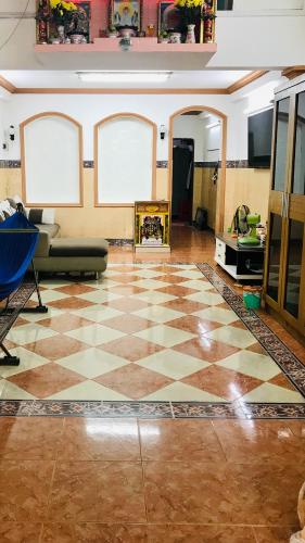 Phòng khách nhà Quận 7 Nhà phố Quận 7 hướng Đông Bắc, diện tích sử dụng 169m2.