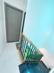 Nhà phố Quận Bình Thạnh Nhà phố thiết kế 1 trệt, 1 lầu đúc kỹ lưỡng, khu nhà lâu cao tầng xung quanh.