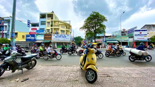 cửa chính Nhà phố hướng Đông Nam mặt tiền, diện tích sử dụng 432m2.