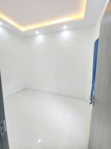 Nhà phố Quận Bình Thạnh Nhà phố thiết kế 1 trệt, 1 lầu đúc kỹ lưỡng, khu nhà lâu cao tầng xung quanh.