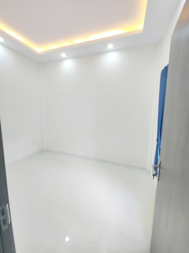 Nhà phố Quận Bình Thạnh Nhà phố thiết kế 1 trệt, 1 lầu đúc kỹ lưỡng, khu nhà lâu cao tầng xung quanh.