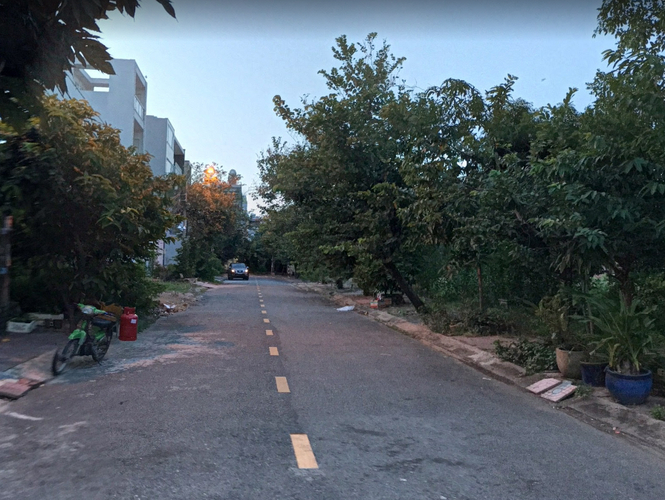 Đường trước nhà phố Quận Bình Tân Nhà phố mặt tiền đường 1C, đối diện công viên thoáng mát, diện tích 100m2.