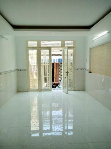 Phòng khách nhà phố Quận 4 Bán nhà phố hẻm 4 tầng Quận 4, diện tích 33.3m2, vị trí thuận lợi, sổ hồng pháp lý đầy đủ.