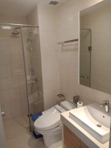 nhà tắm căn hộ New City Thủ Thiêm quận 2 Căn hộ tầng 12 New City Thủ Thiêm nội thất đầy đủ, view sông mát mẻ