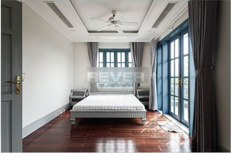 Biệt thự Quận 7 Biệt thự diện tích 250m2 thiết kế 1 trệt, 3 lầu và 1 tầng hầm để xe rộng rãi.