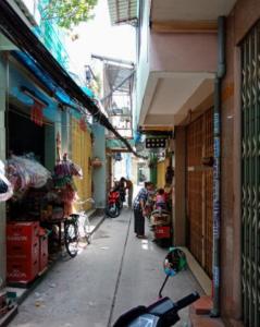 hẻm trước nhà Nhà phố hẻm rộng 1.5m đường Nguyễn Tri Phương, đón hướng Bắc.