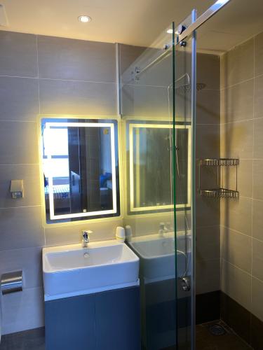 Phòng tắm căn hộ Sunrise Riverside, Huyện Nhà Bè Căn hộ Sunrise Riverside tầng 17 gồm 2 phòng ngủ, đầy đủ nội thất.