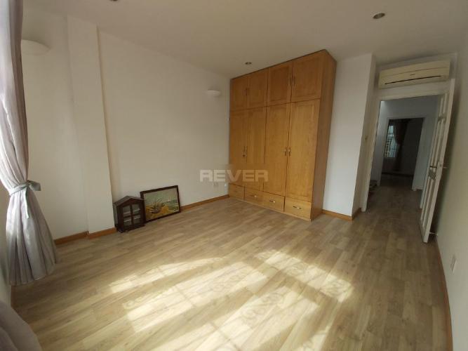  Nhà phố kết cấu 1 trệt 3 lầu, hẻm xe hơi rộng rãi khu dân cư đông đúc.