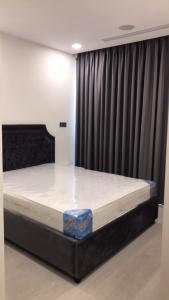 Phòng ngủ Vinhomes Golden River, Quận 1 Căn hộ Vinhomes Golden River hướng Tây Nam, diện tích 77.4m²