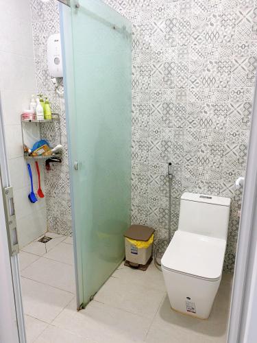 Phòng tắm chung cư Thuận Việt, Quận 11 Căn hộ chung cư Thuận Việt ban công hướng Tây, view thành phố.