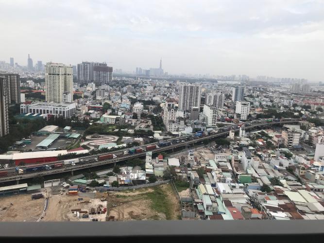 View nhìn ra ngoài từ căn hộ The View Riviera Point Căn hộ Riviera Point phòng ngủ lót sàn gỗ, view thành phố sầm uất.
