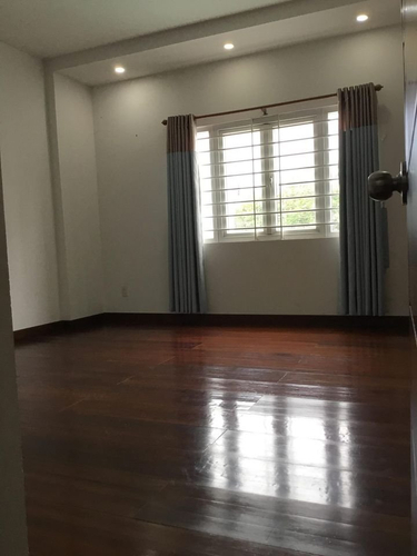 Nhà phố Huyện Nhà Bè Nhà phố diện tích 100m2 có sân trước và sau thoáng mát, không nội thất.