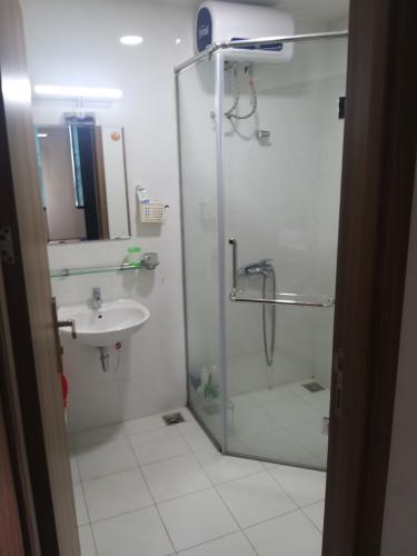 Phòng tắm Cetana Thủ Thiêm, Quận 2 Căn hộ Centana Thủ Thiêm tầng trung, view sông mát mẻ.