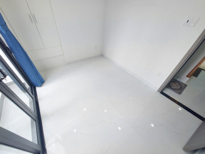 Nhà phố Quận Bình Thạnh Nhà phố thiết kế 1 trệt, 1 lầu đúc kỹ lưỡng, khu nhà lâu cao tầng xung quanh.