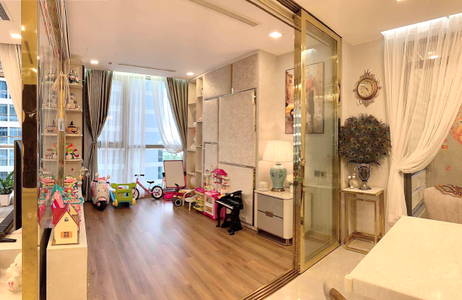 Căn hộ Vinhomes Central Park, Quận Bình Thạnh Căn hộ Vinhomes Central Park tầng 5 thiết kế 4 phòng ngủ, đầy đủ nội thất.