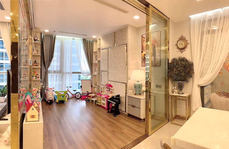 Căn hộ Vinhomes Central Park, Quận Bình Thạnh Căn hộ Vinhomes Central Park tầng 5 thiết kế 4 phòng ngủ, đầy đủ nội thất.