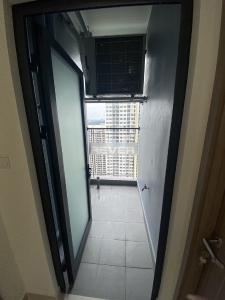 Lô gia Vinhomes Grand Park Quận 9 Căn hộ Vinhomes Grand Park tầng cao, hướng Đông Nam mát mẻ.