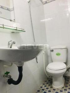 Nhà phố Quận Tân Bình Nhà phố mặt tiền đường Trường Chinh rộng 40m, kết cấu 1 trệt 2 lầu.