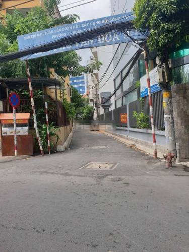Đường trước nhà phố Quận Tân Bình Nhà phố hẻm xe hơi rộng 8m đường Yên Thế, diện tích 47m2 không nội thất.