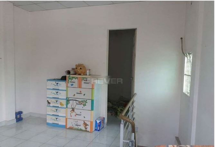 Nhà phố Quận Gò Vấp Nhà phố hướng Tây Nam thiết kế 1 trệt, 1 lầu kiên cố, nội thất cơ bản.